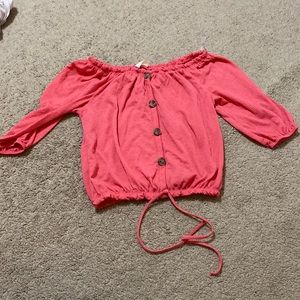 Scrunched shirt, with tie. Off the shoulder, pink color